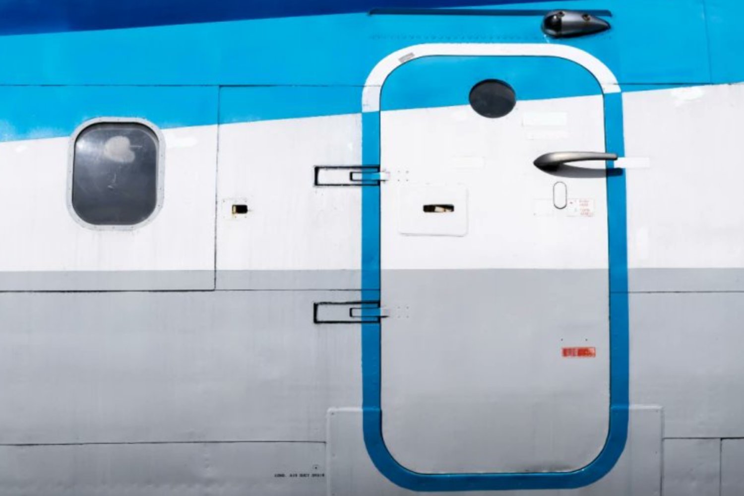 Evacuar un avión no es un simulacro: por qué saber actuar puede salvarte la vida