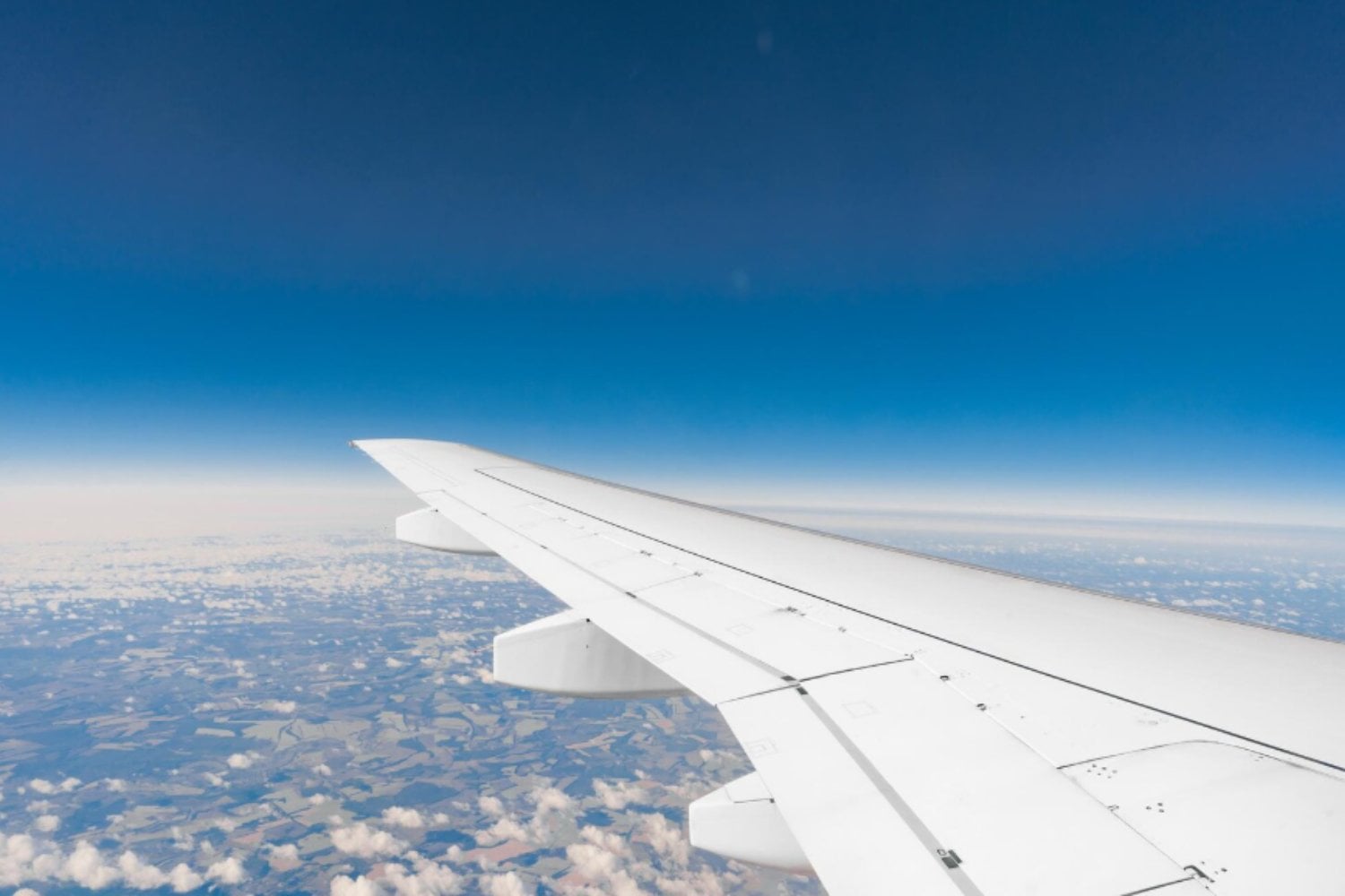 Ver la curvatura de la Tierra desde un avión: matemáticas sencillas para desmontar mitos terraplanistas