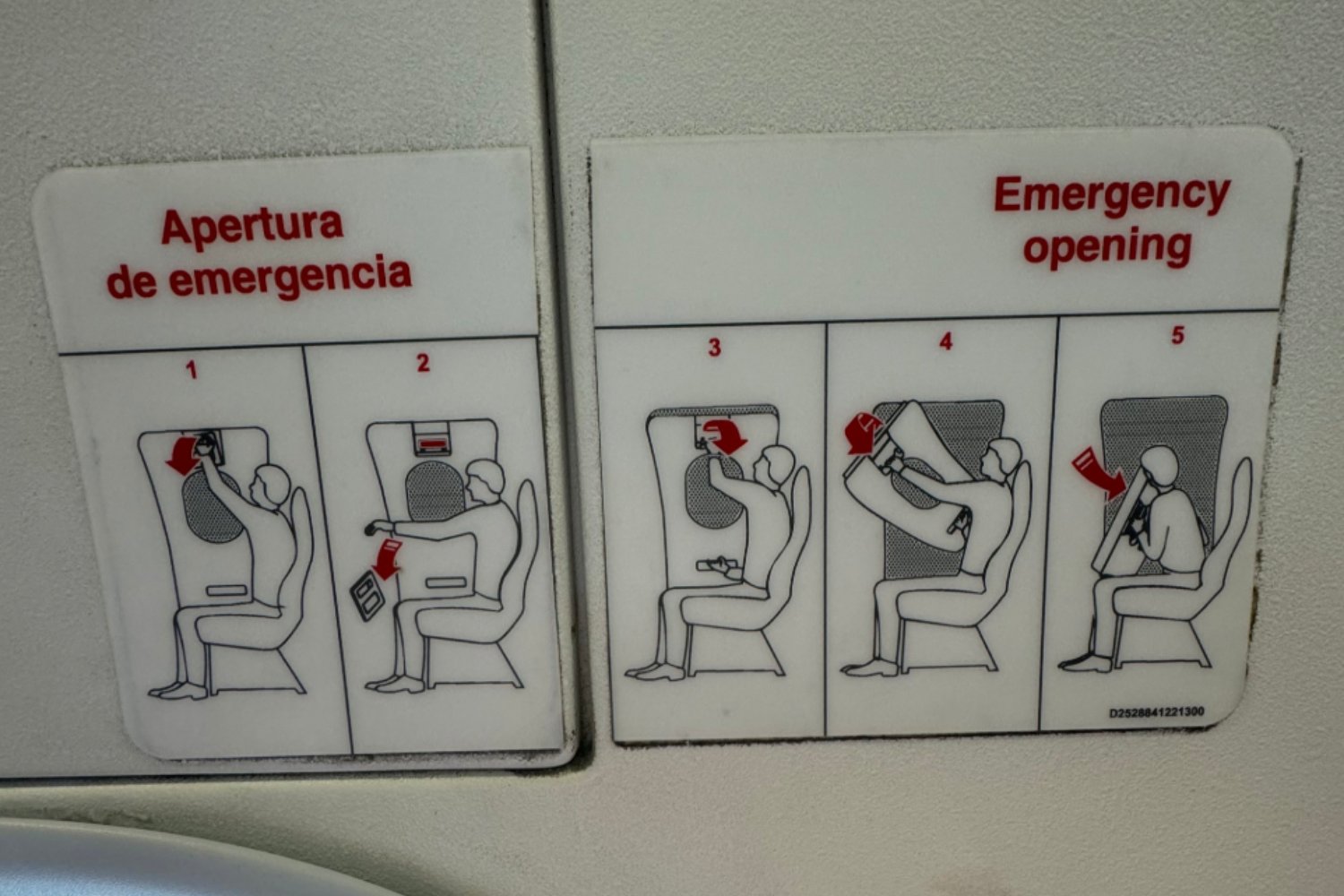 Evacuar un avión no es un simulacro: por qué saber actuar puede salvarte la vida