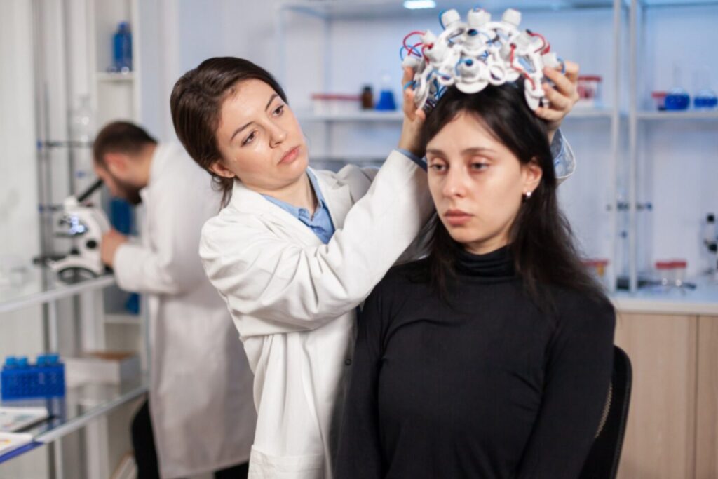 Implantes eléctricos en el cerebro: la nueva esperanza para la depresión que no responde a nada