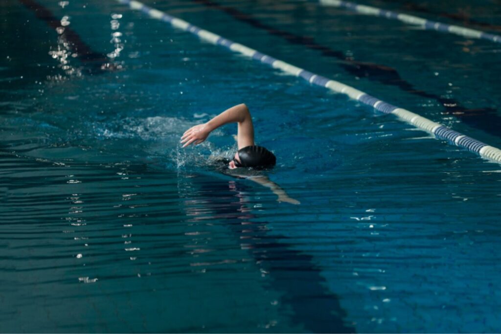 Lo que el agua helada le hace realmente a tu cerebro: la ciencia empieza a explicarlo