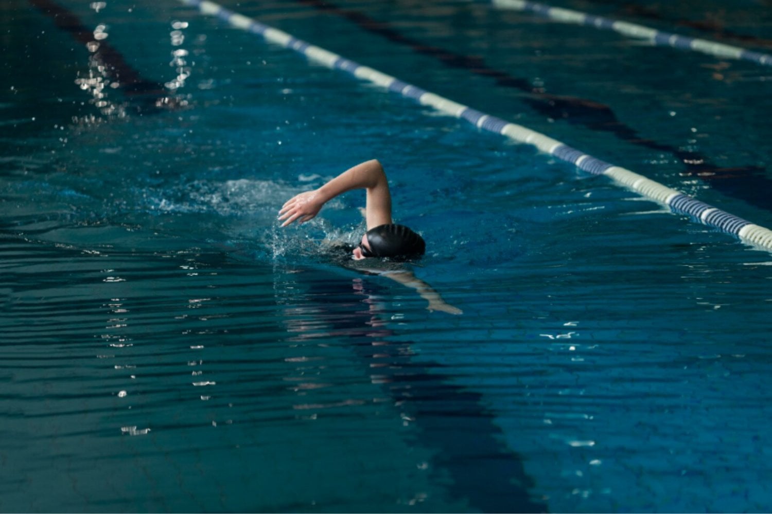 Lo que el agua helada le hace realmente a tu cerebro: la ciencia empieza a explicarlo