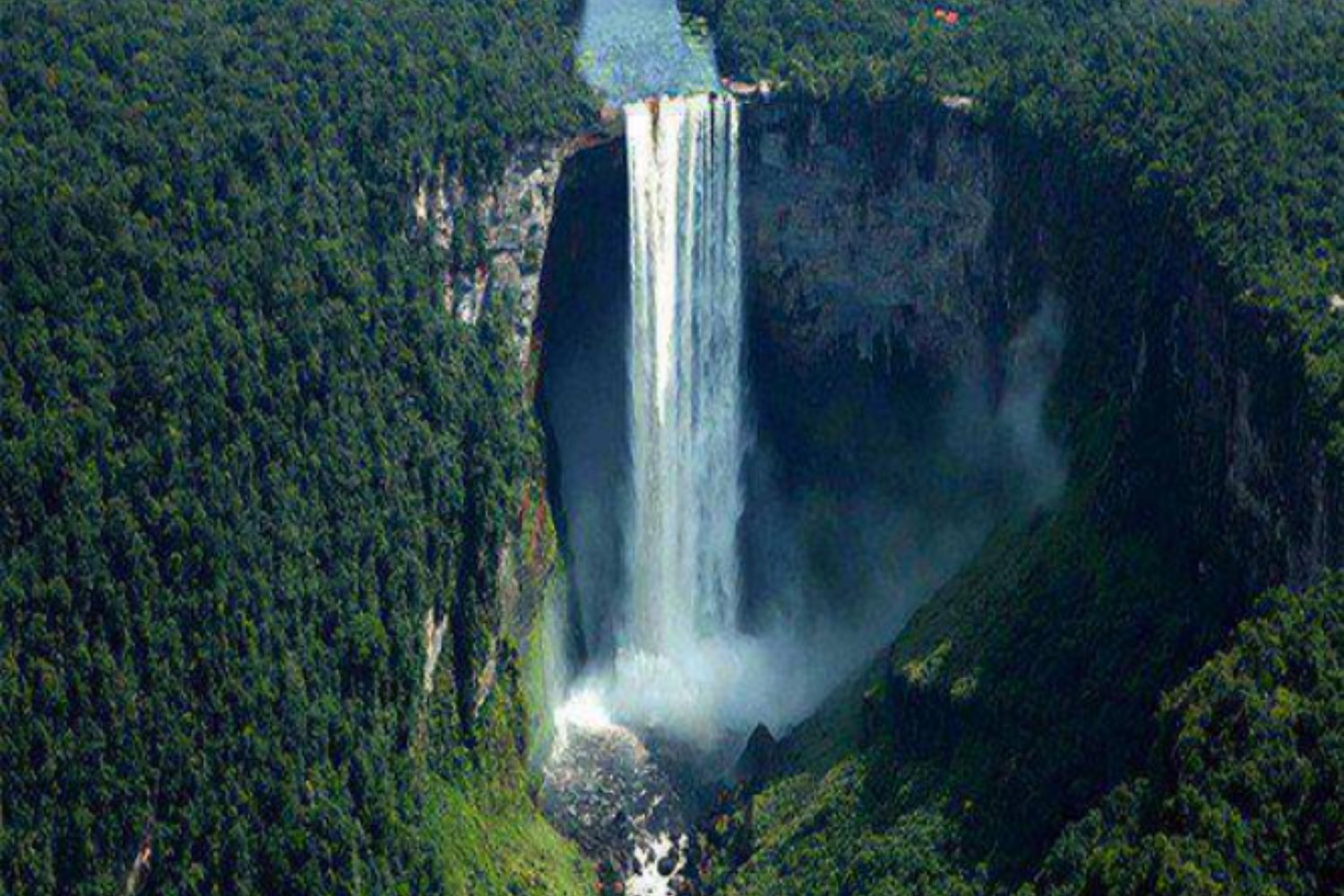Kaieteur Falls: la joya oculta de Sudamérica con un salto cinco veces mayor que el Niágara