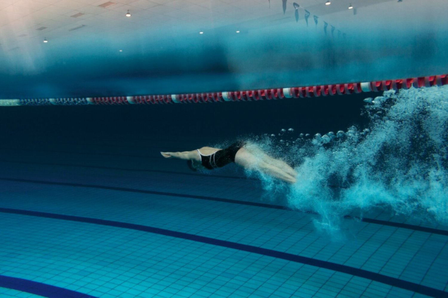 Lo que el agua helada le hace realmente a tu cerebro: la ciencia empieza a explicarlo