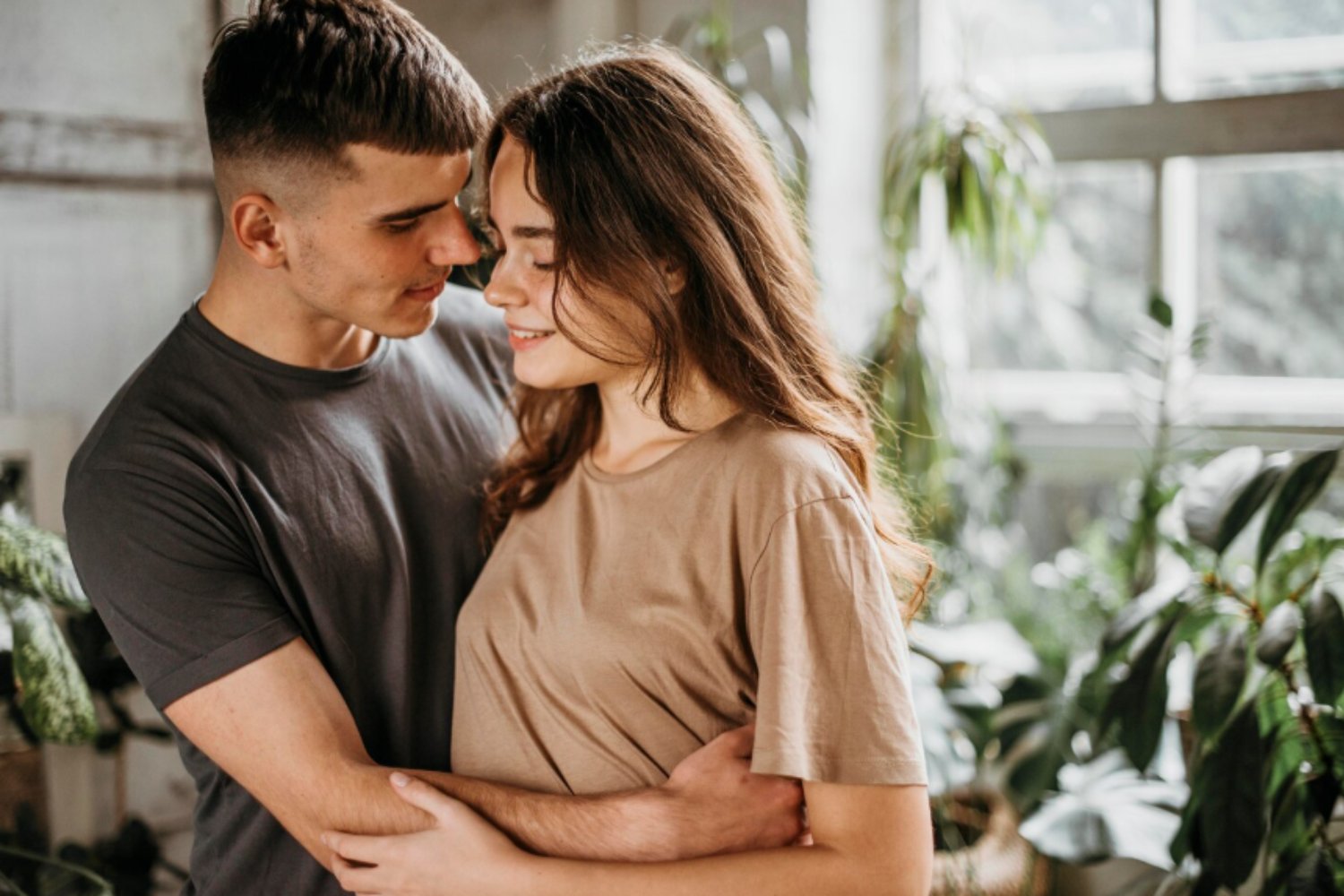 ¿Saltás de relación en relación? Tal vez no sea amor, sino miedo a estar solo