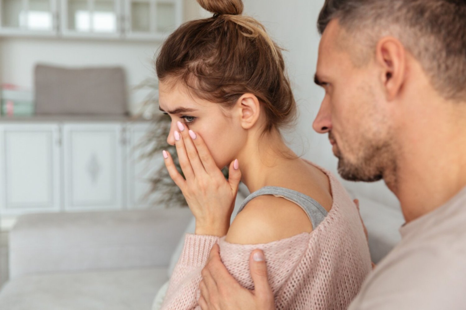 ¿Saltás de relación en relación? Tal vez no sea amor, sino miedo a estar solo