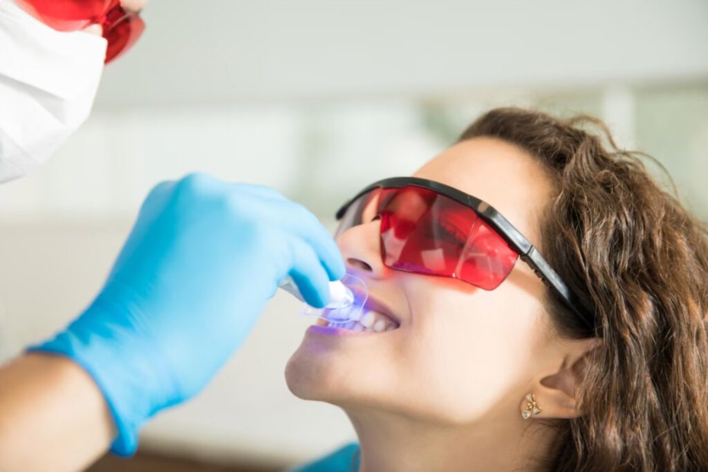 Blanqueamiento dental: la verdad detrás de los productos virales