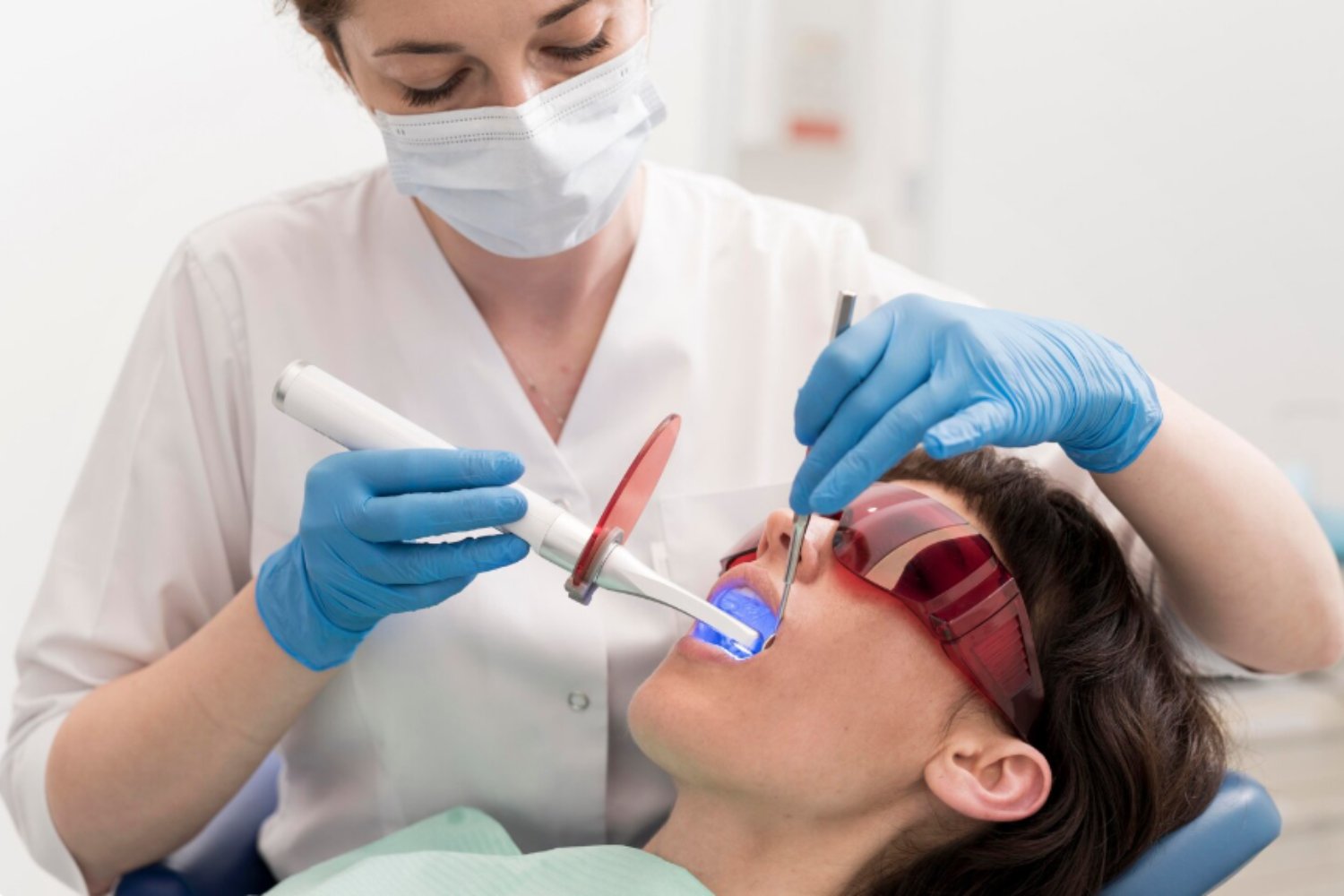 Blanqueamiento dental: la verdad detrás de los productos virales