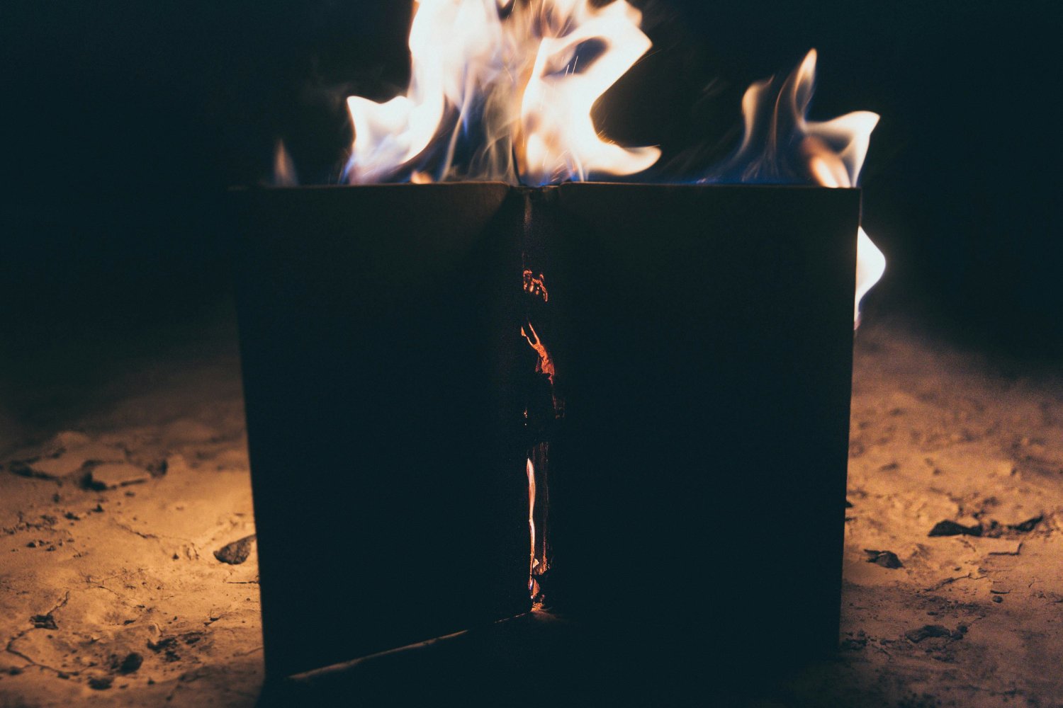 Carton Prendido Fuego