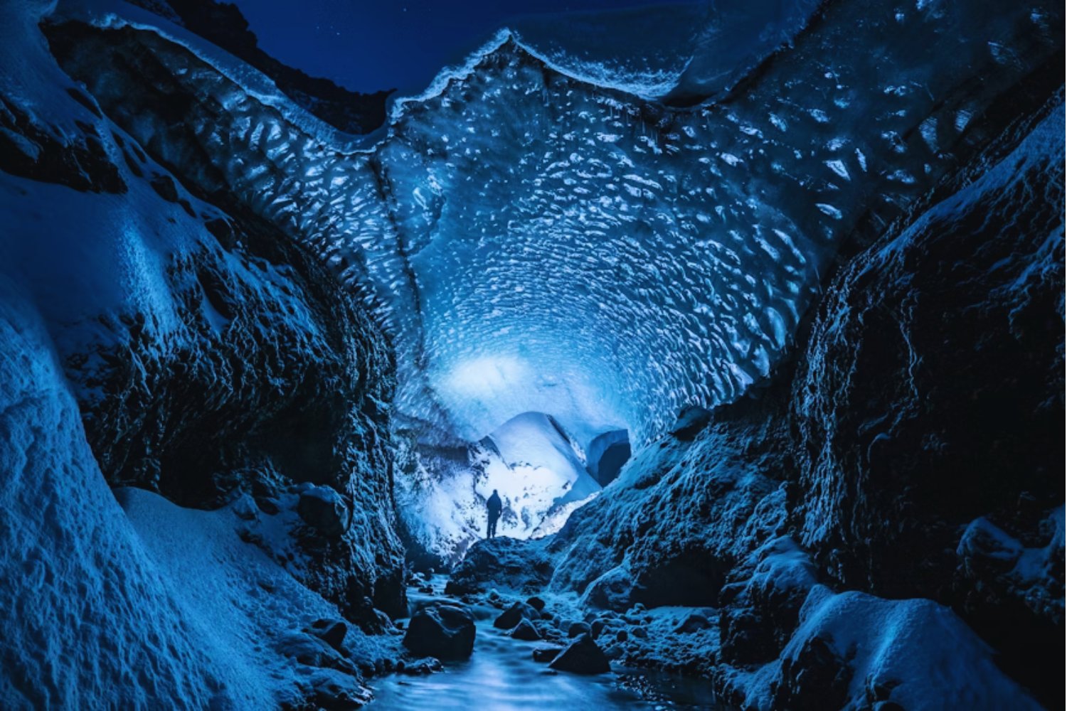 Por qué los primeros edificios humanos en Marte podrían construirse con hielo en lugar de acero u hormigón. Los domos marcianos tipo iglú prometen protección contra la radiación y luz natural para cultivar
