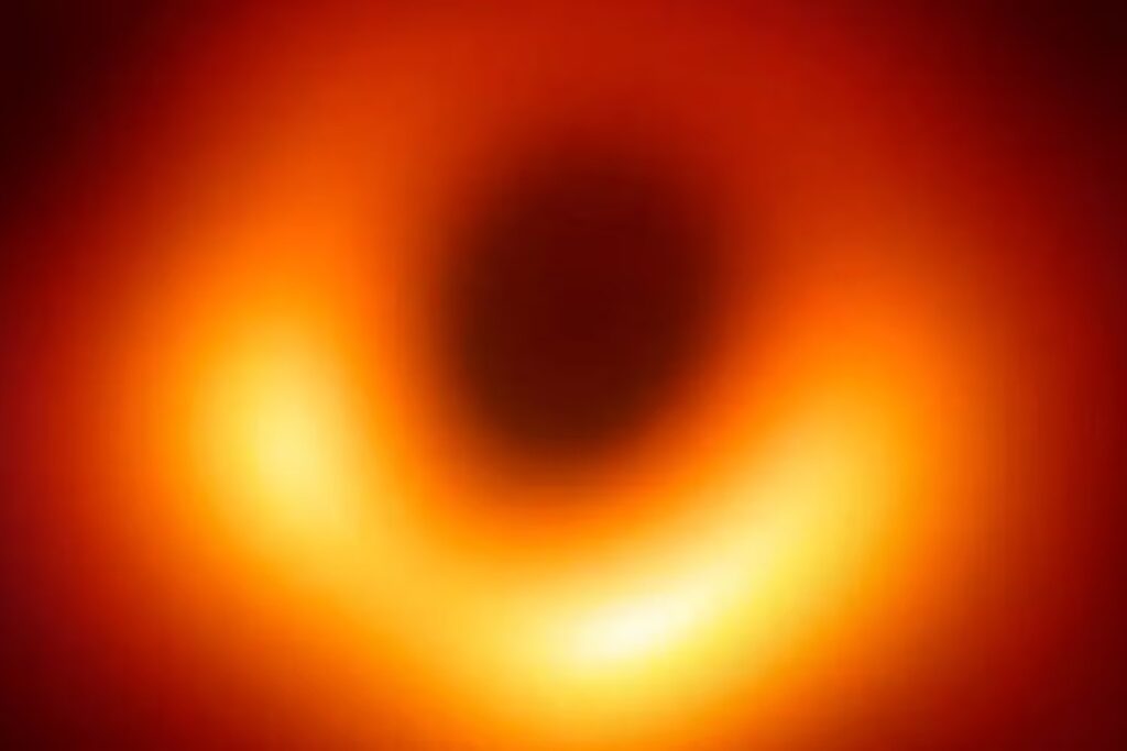 El antiguo gigante dormido despertó. Sagitario A* lanzó una llamarada hace 200 años y todavía vemos su eco rebotando en nubes cercanas