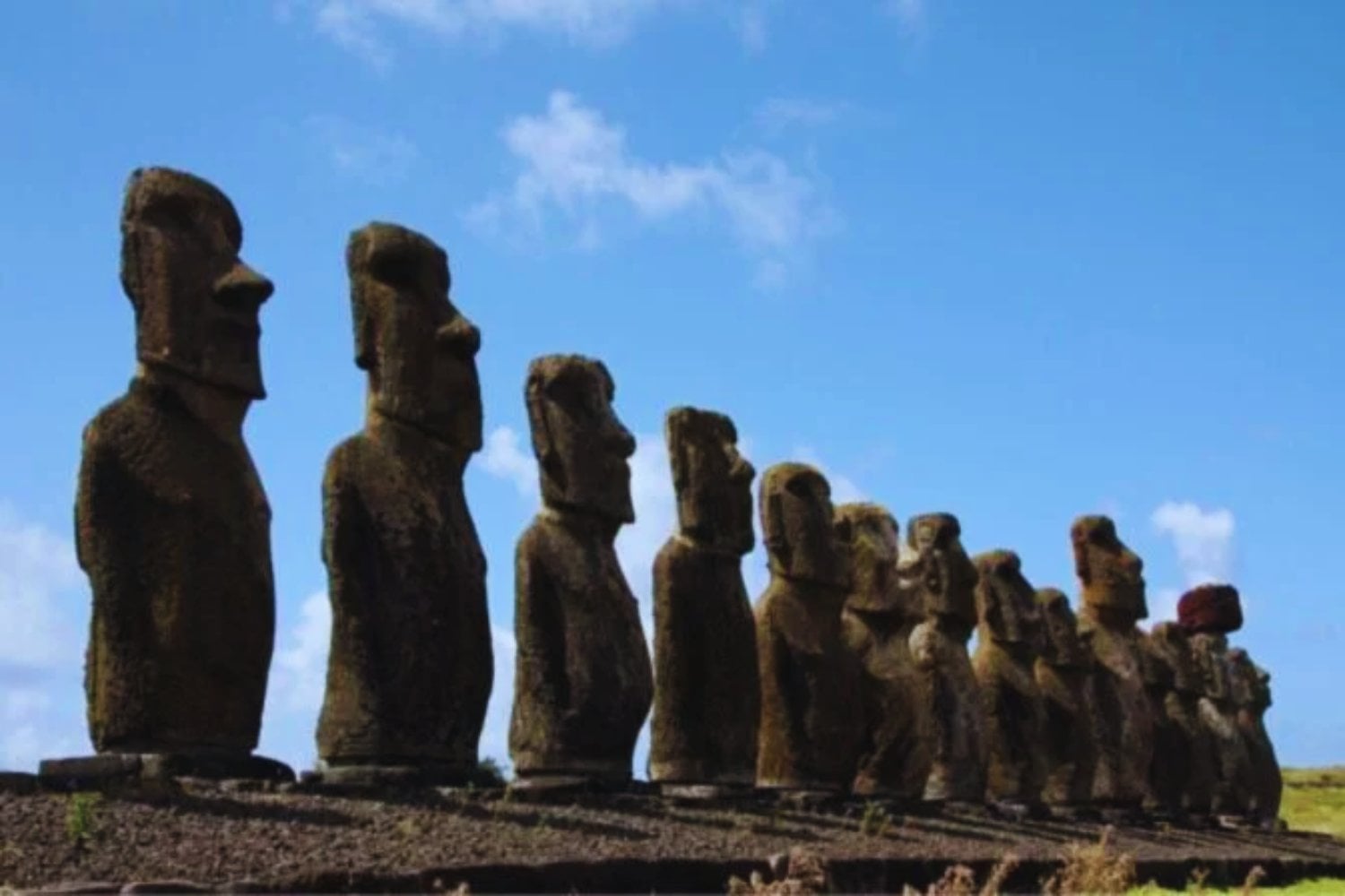 Un modelo 3D revela cómo se tallaban los moáis. La cantera de Rapa Nui muestra que la fabricación de las estatuas era descentralizada y hecha por clanes, no por un poder central