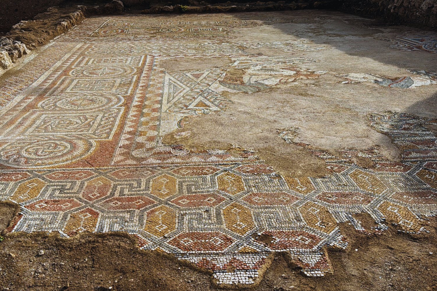 Lo lógico es pensar que de las ciudades romanas ya no quedan sorpresas, pero este mosaico del siglo IV acaba de desmontar esa idea