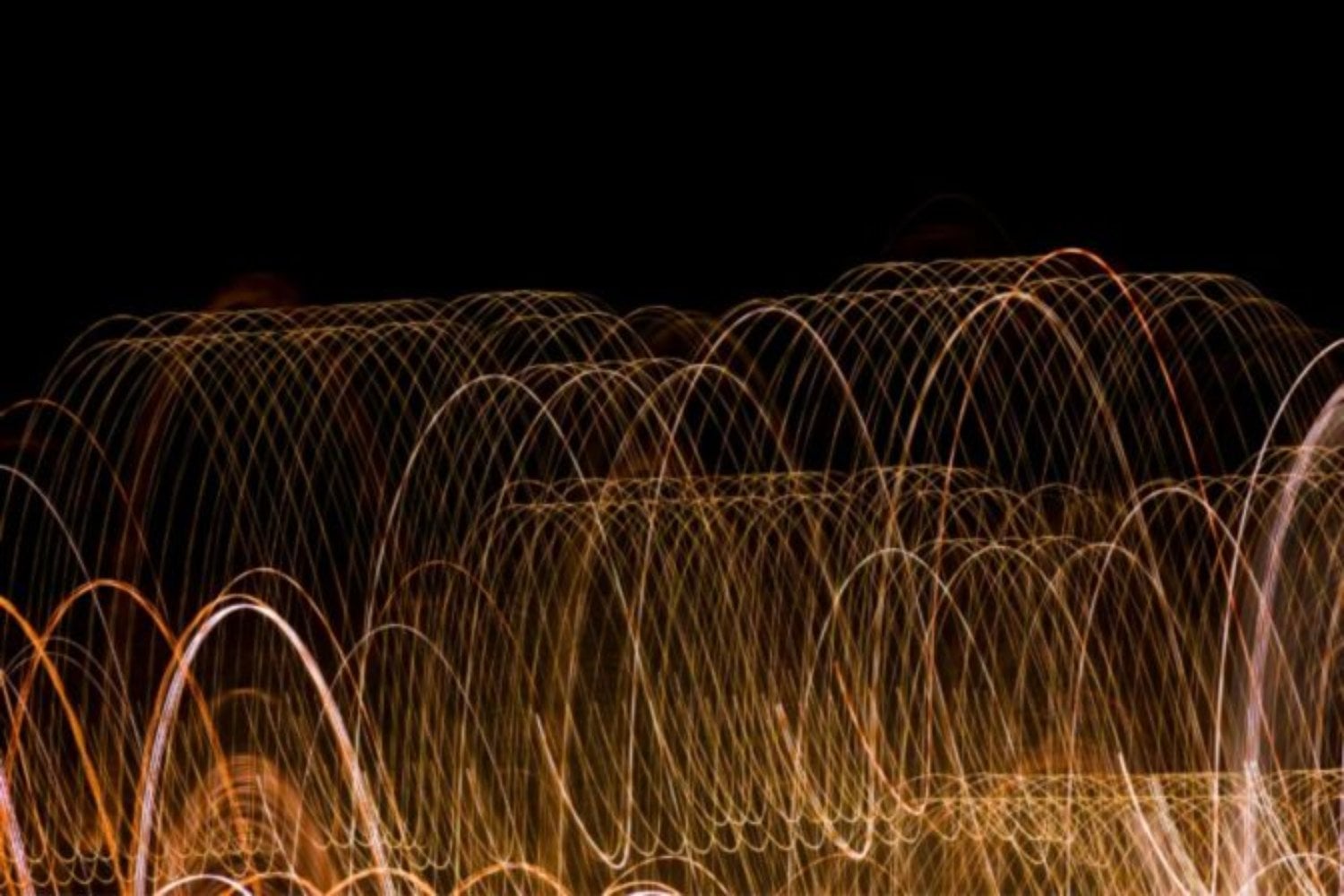 La luz no solo ilumina: también actúa como un imán, y los científicos acaban de comprobarlo. El descubrimiento rompe una creencia de casi 200 años