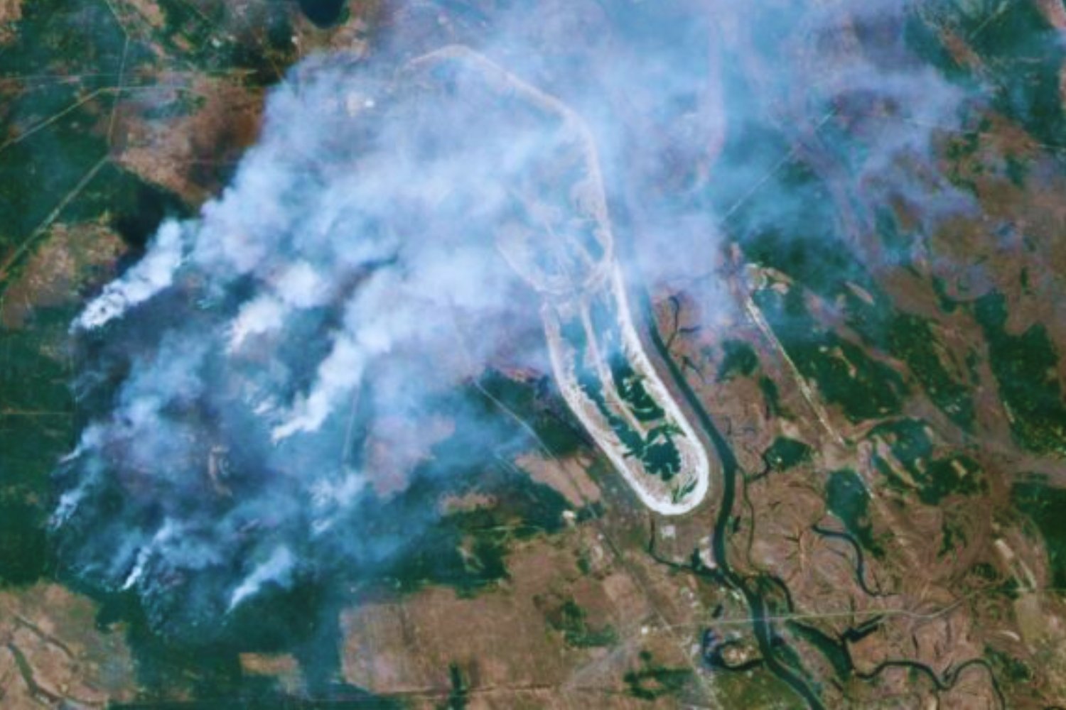 El escudo de Chernóbil ya no cumple su función tras un ataque con drones. La ONU advierte daños en la contención mientras expertos insisten en que el riesgo inmediato sigue siendo bajo