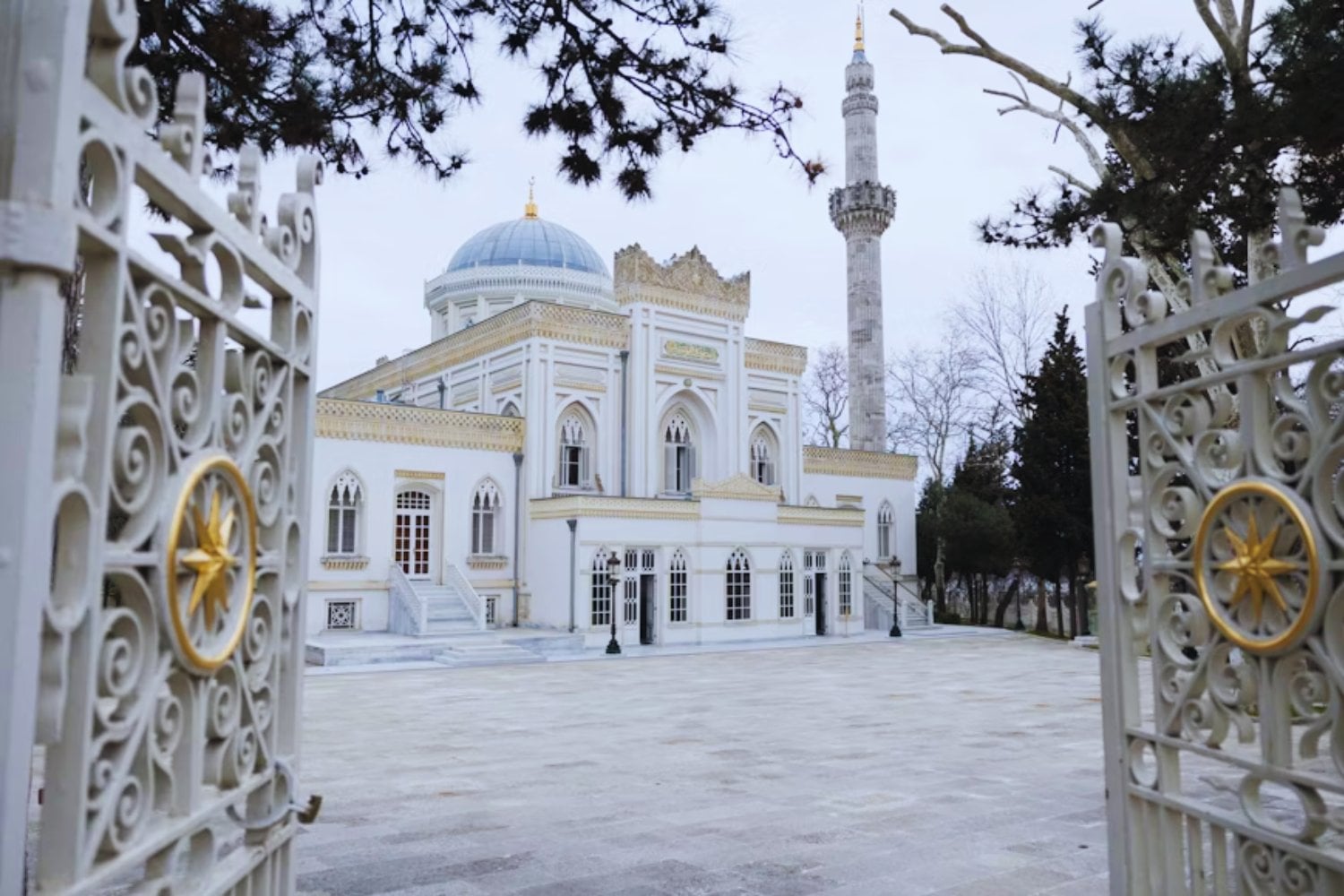 No es Corea del Norte. Es Turkmenistán, un país de ciudades blancas, vigilancia constante y servicios públicos gratuitos para quien no cuestione nada