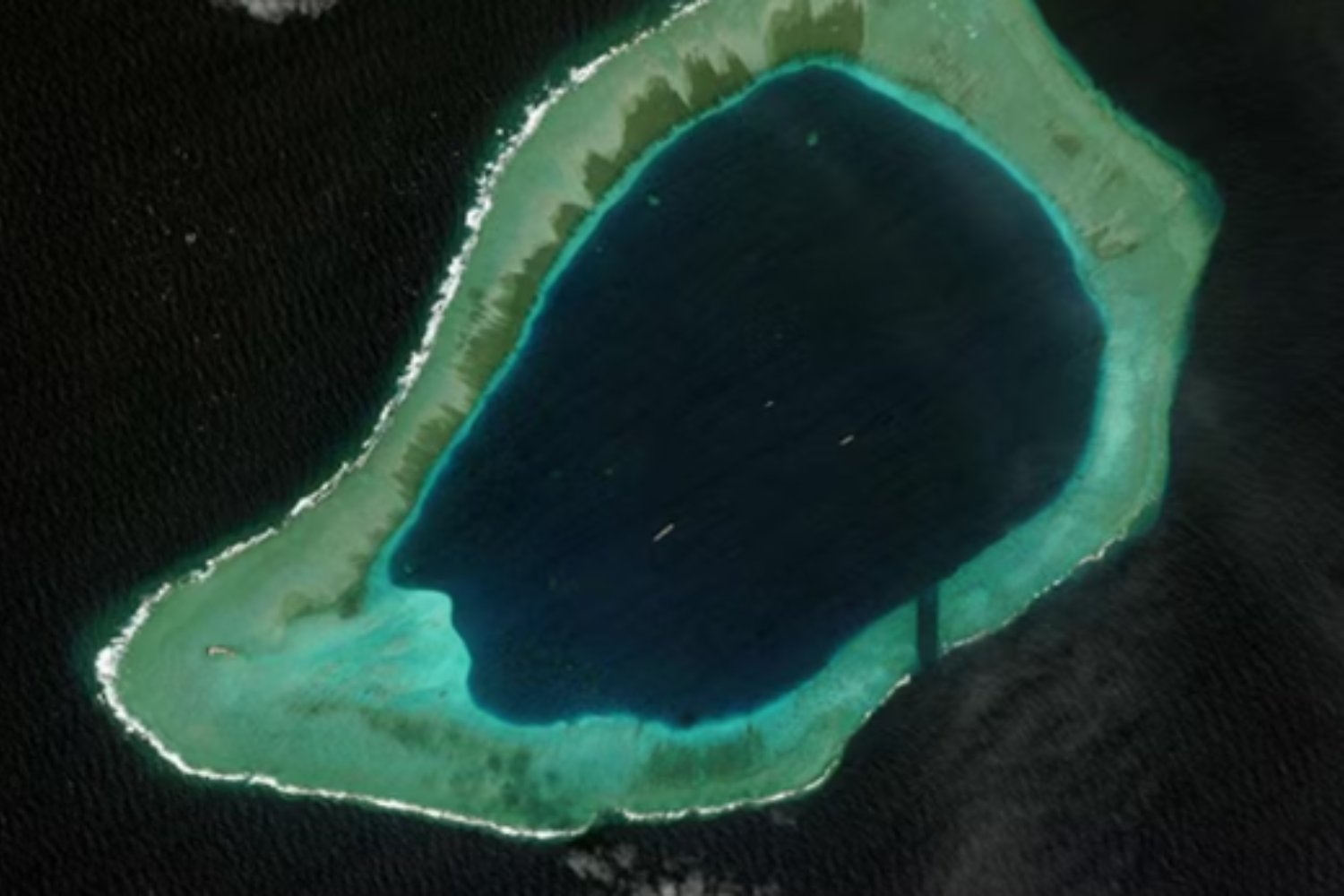 Pensábamos que el mapa del océano era inamovible. China lleva 12 años arrojando arena al mar y creando islas donde antes no había nada