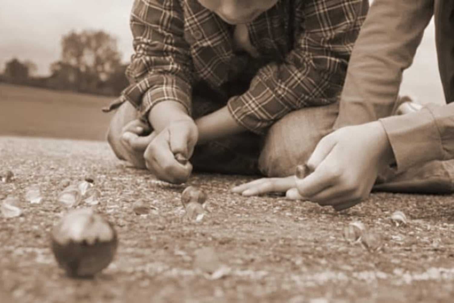 Los mayores no eran más fuertes por naturaleza. Así fue cómo crecer en los 60 y 70 entrenó una resiliencia mental que hoy falta entre los jóvenes
