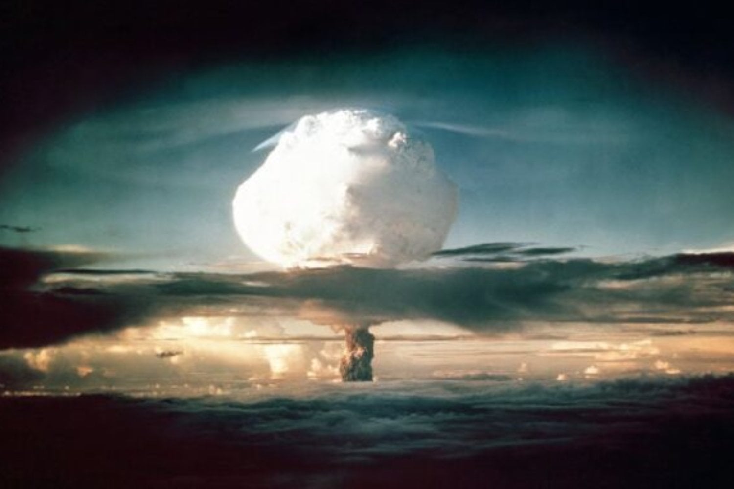 El escudo de Chernóbil ya no cumple su función tras un ataque con drones. La ONU advierte daños en la contención mientras expertos insisten en que el riesgo inmediato sigue siendo bajo