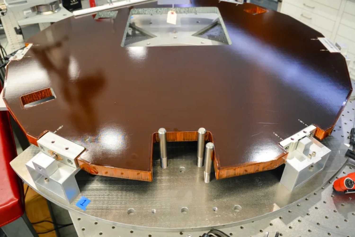 Los satélites ya no tienen por qué ser cubos. La NASA prueba un nuevo diseño en forma de disco para cambiar cómo lanzamos carga al espacio