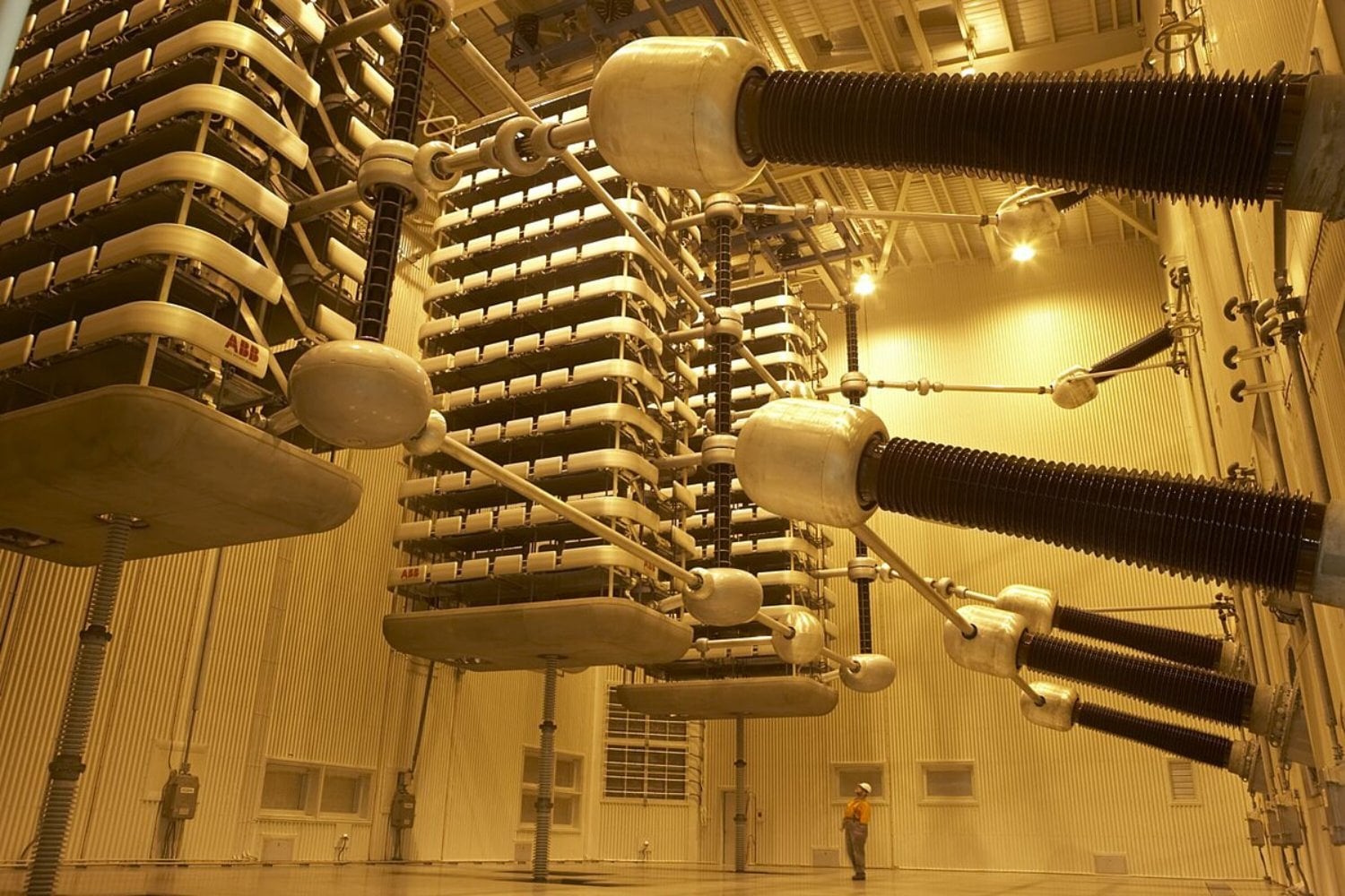 El talón de Aquiles de las renovables tiene solución. China instala un transformador gigante para mover energía limpia sin perder estabilidad