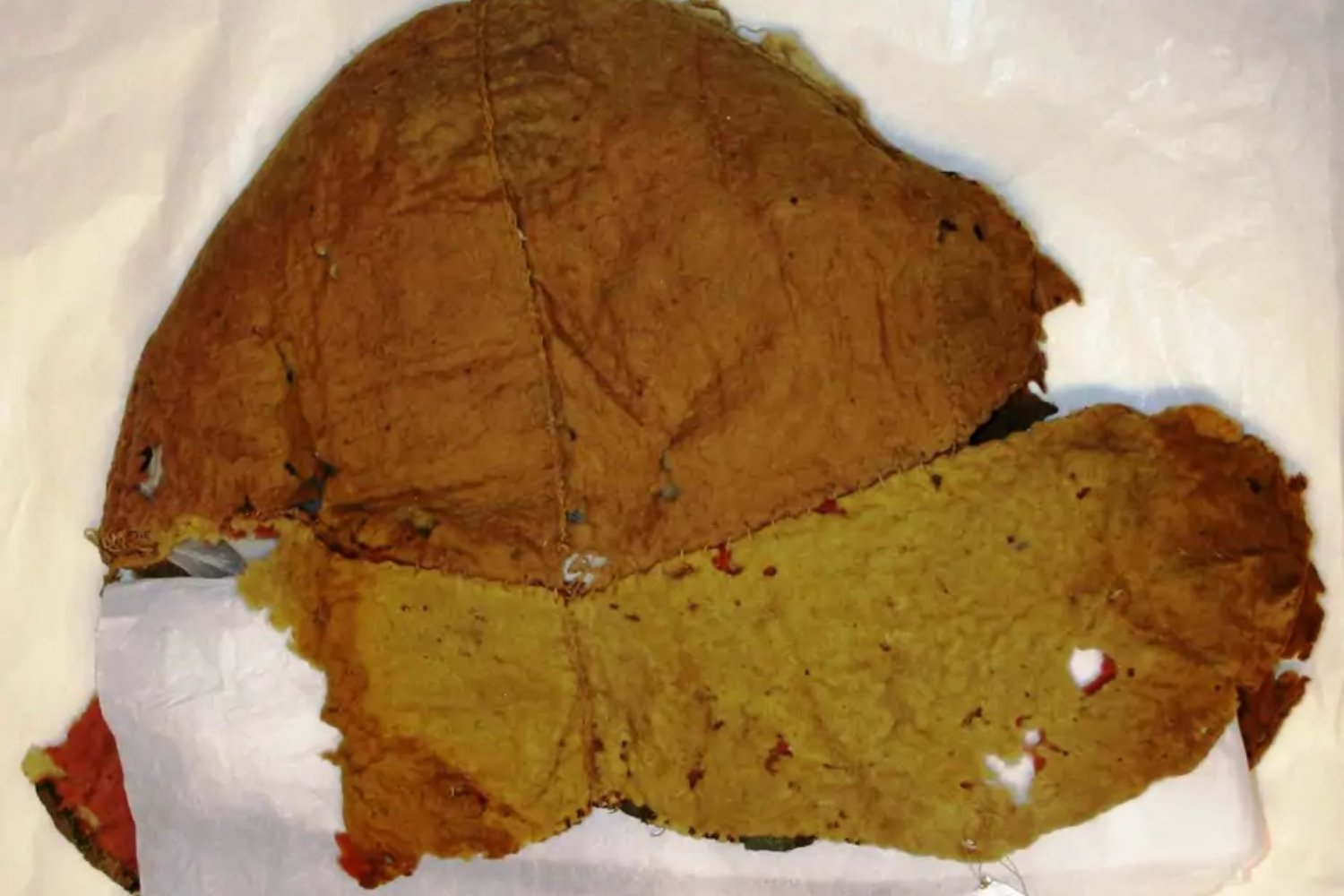 El sombrero romano que no encajaba en la historia. La prenda oculta 1.100 años que revela cómo Roma sobrevivió al sol de Egipto