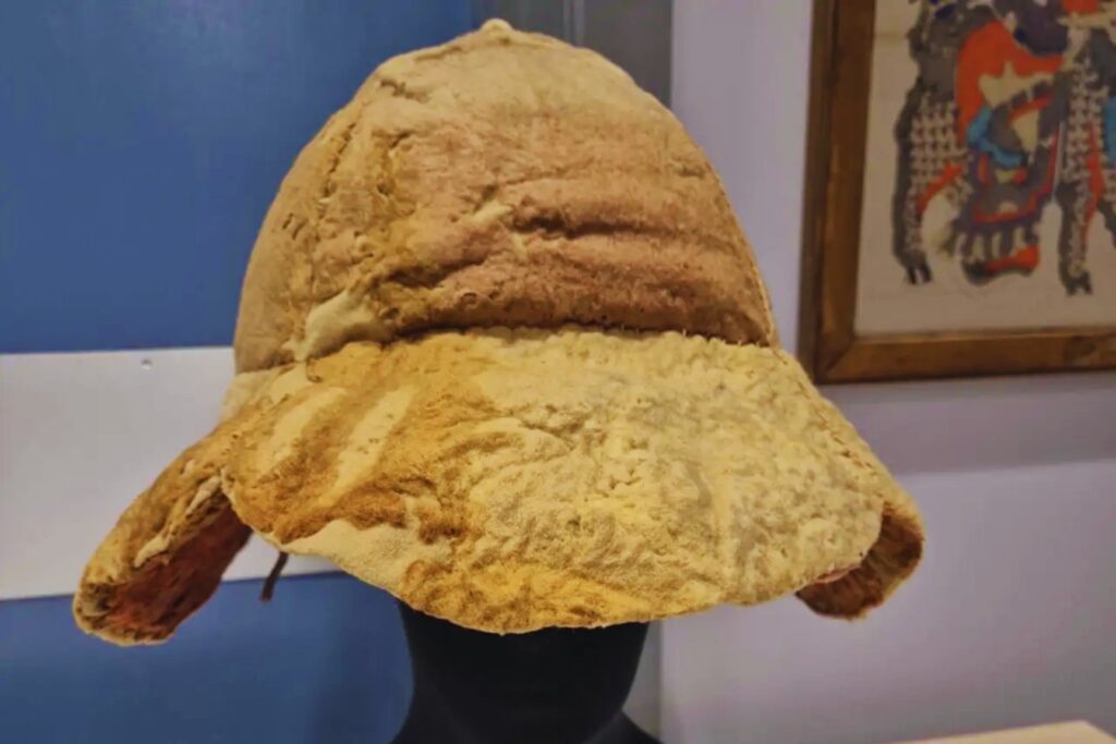 El sombrero romano que no encajaba en la historia. La prenda oculta 1.100 años que revela cómo Roma sobrevivió al sol de Egipto