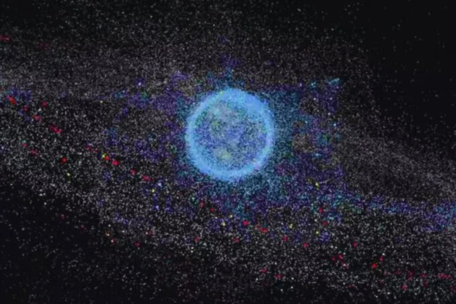 Algo invisible viaja a 28.000 km/h alrededor de la Tierra. Es la mayor amenaza para nuestros satélites y astronautas