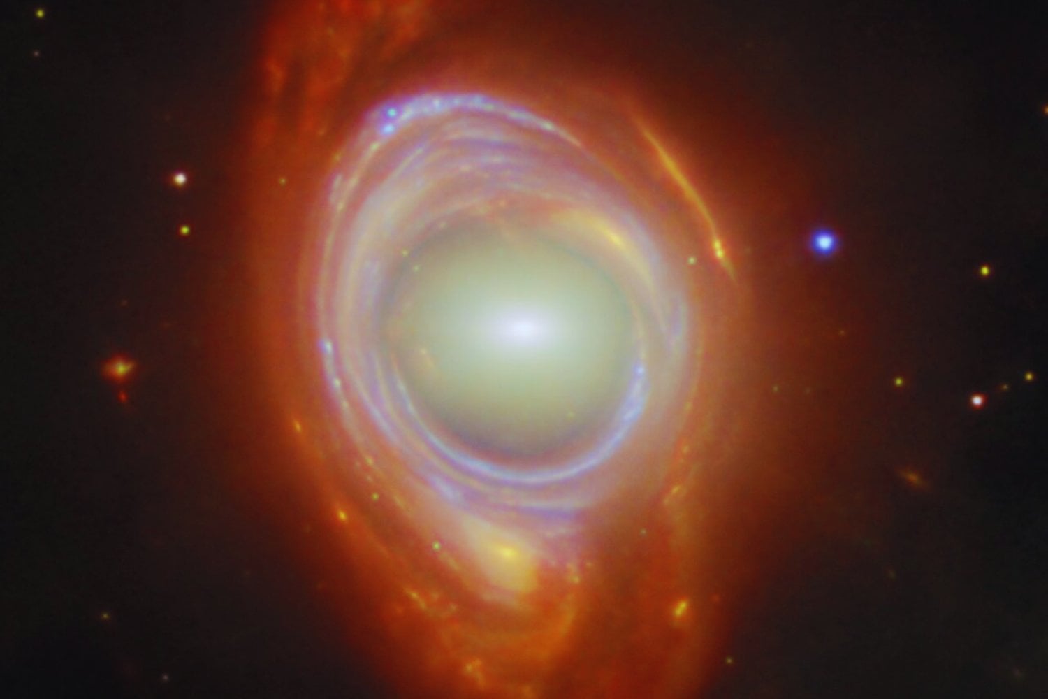 El James Webb acaba de capturar una alineación casi imposible en el universo. Un Anillo de Einstein perfecto aparece a 12.000 millones de años luz
