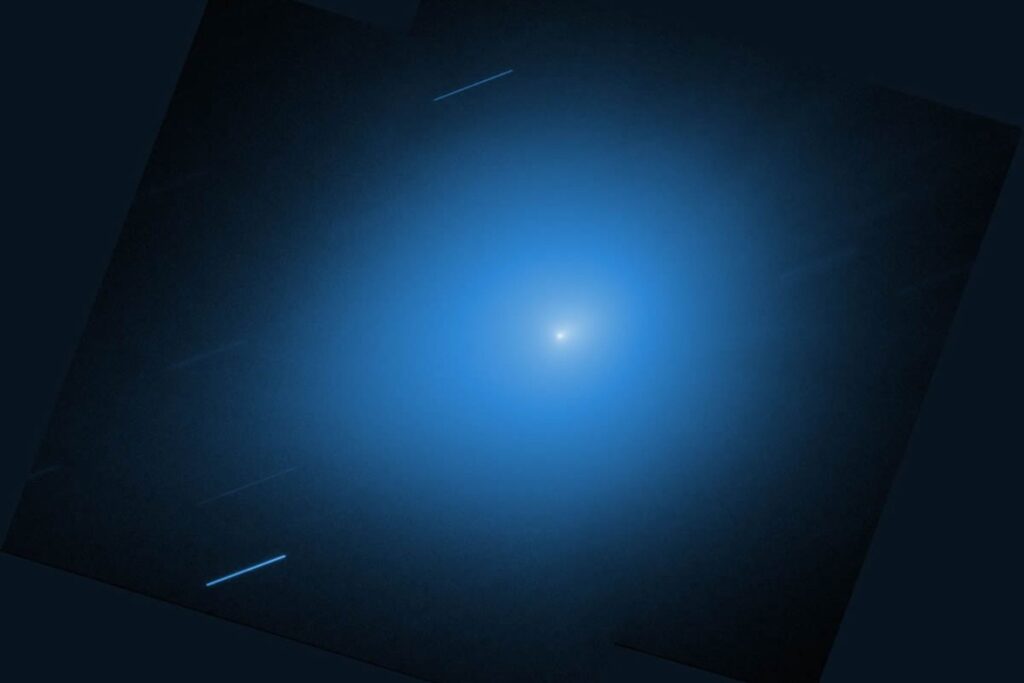 El Hubble captura el adiós de un visitante interestelar. El cometa 3I/ATLAS abandona el Sistema Solar dejando una imagen tan extraña como reveladora
