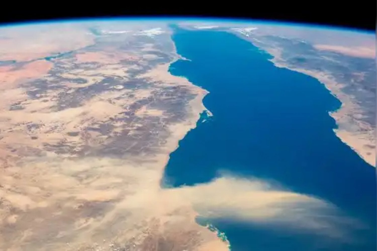 África se está abriendo y nadie puede detenerlo. Dos grietas colosales ya avanzan hacia la creación de dos océanos nuevos, según confirman geólogos y satélites