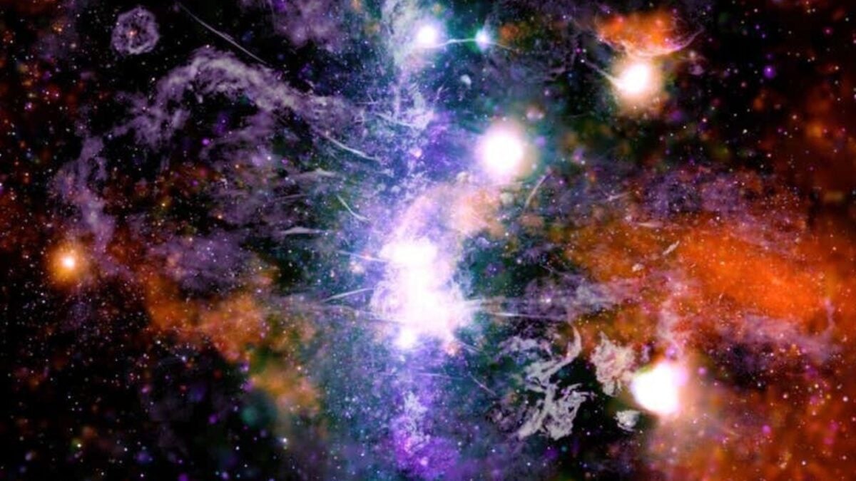 Un físico asegura haber encontrado la primera señal luminosa de la materia oscura. El exceso de rayos gamma encaja con las partículas WIMP, pero una ausencia clave obliga a contener el entusiasmo