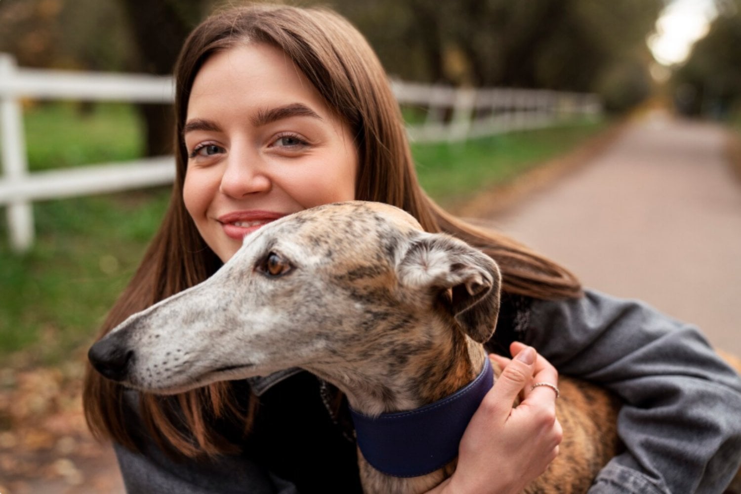Convivir con un perro en la adolescencia mejora la salud mental y social, según la ciencia