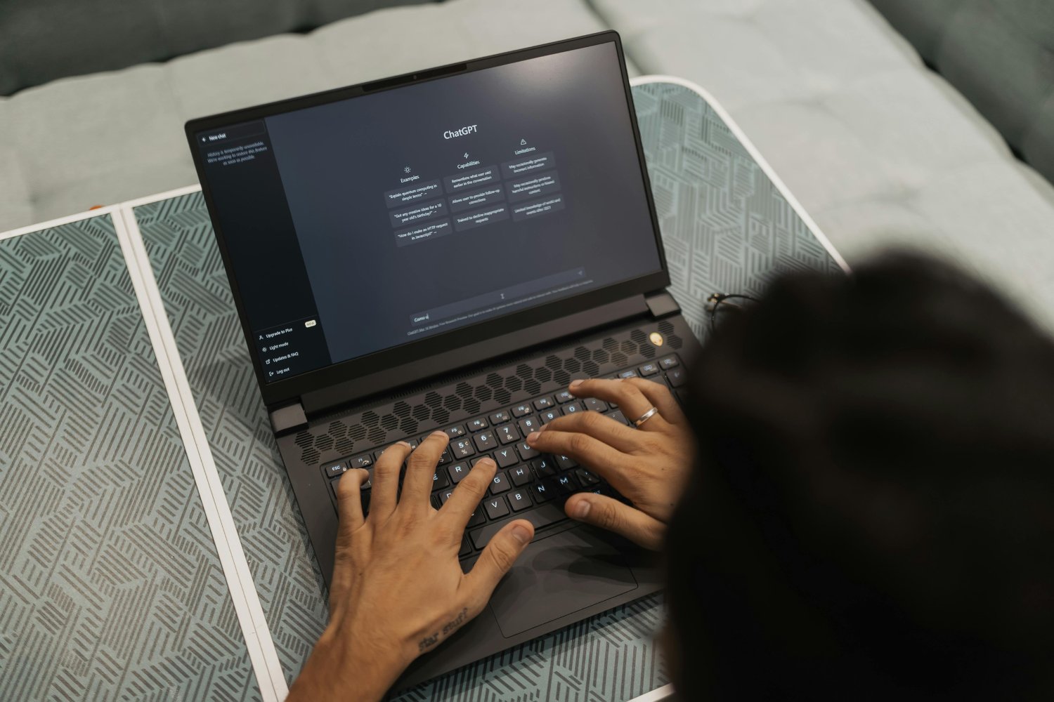 Todos pensábamos que ChatGPT competía con Google. Los datos dicen otra cosa muy distinta