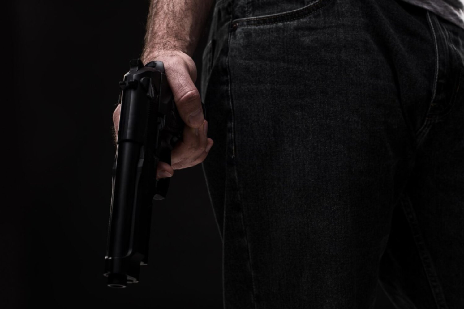 Por qué las armas de fuego en el hogar agravan las crisis emocionales)