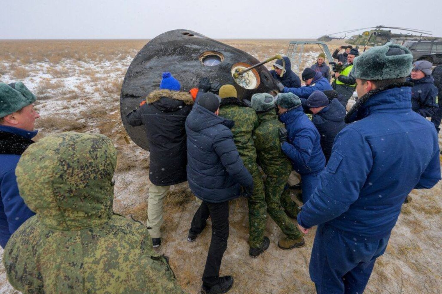 La Soyuz MS-27 aterriza en Kazajistán con tres astronautas tras 245 días en órbita
