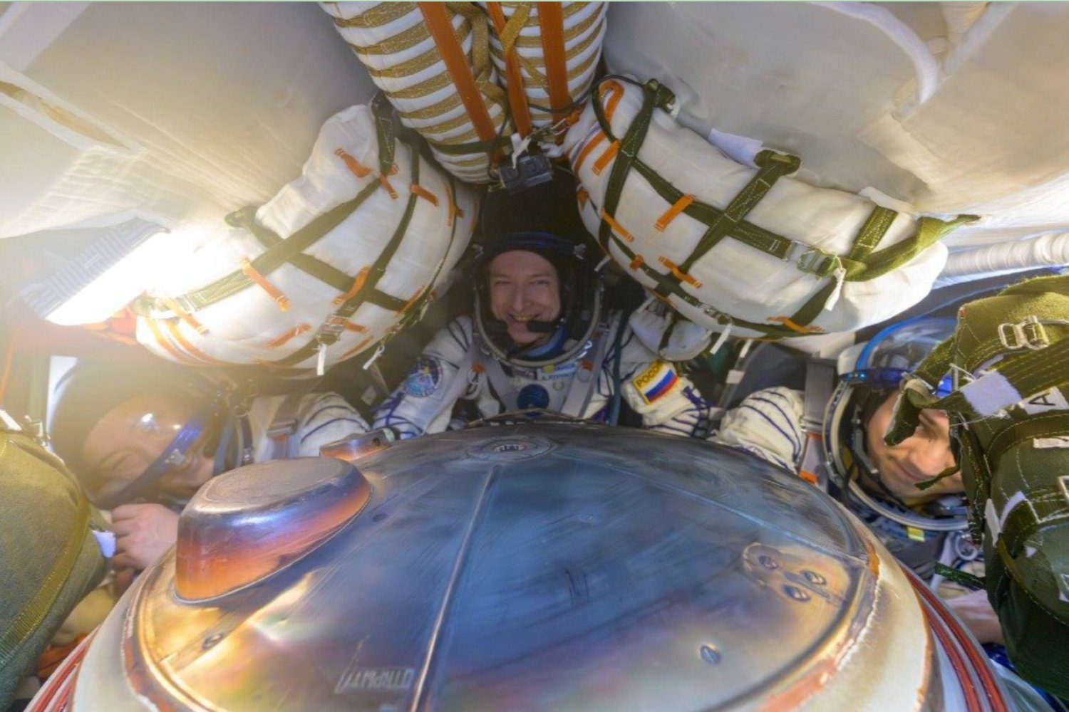 La Soyuz MS-27 aterriza en Kazajistán con tres astronautas tras 245 días en órbita