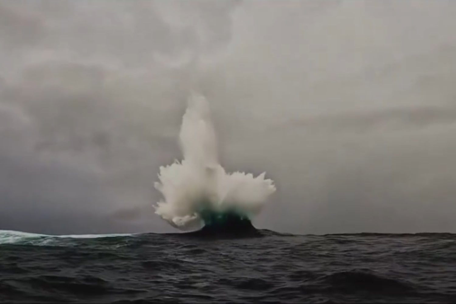 La ola que cruzó el Pacífico y la vio el espacio: así captó la NASA un tsunami en tiempo casi real