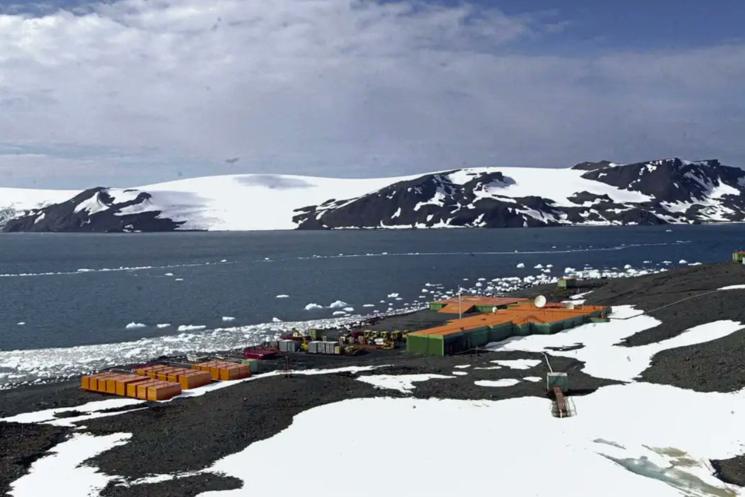 Antártida sin hielo: el primer mapa completo revela cuánto territorio permanece libre y por qué es clave para el clima global