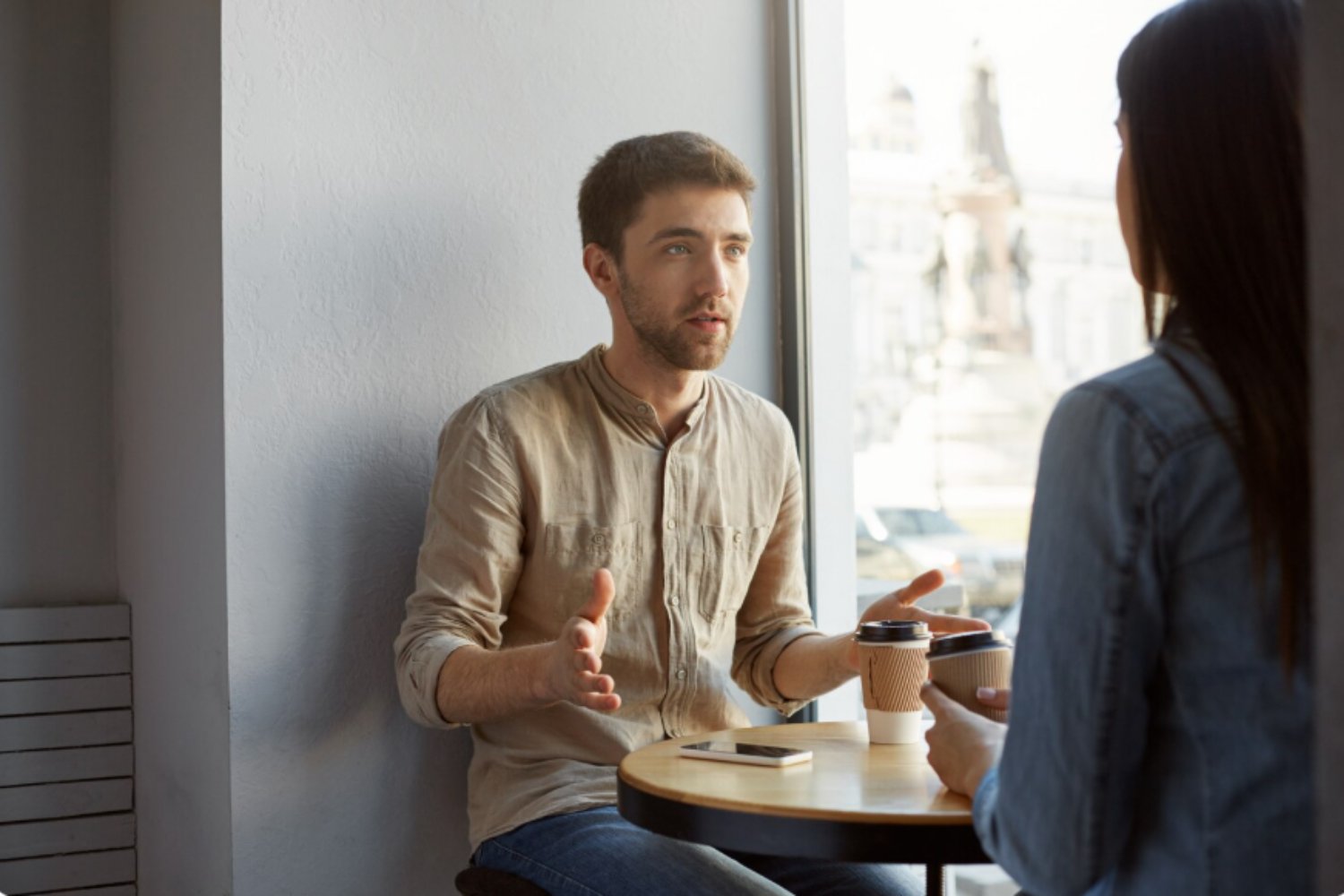 Por qué algunas palabras hacen ruido en la cabeza (y otras pasan de largo)