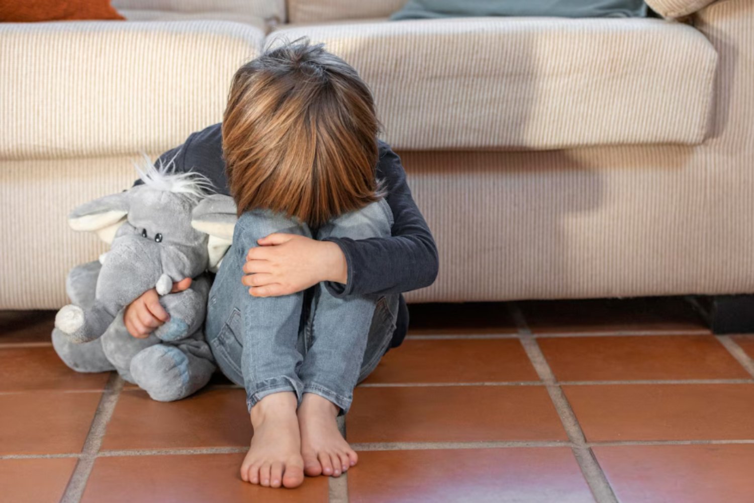 Obesidad, depresión y falta de sueño: el impacto silencioso de entregar el primer celular demasiado pronto