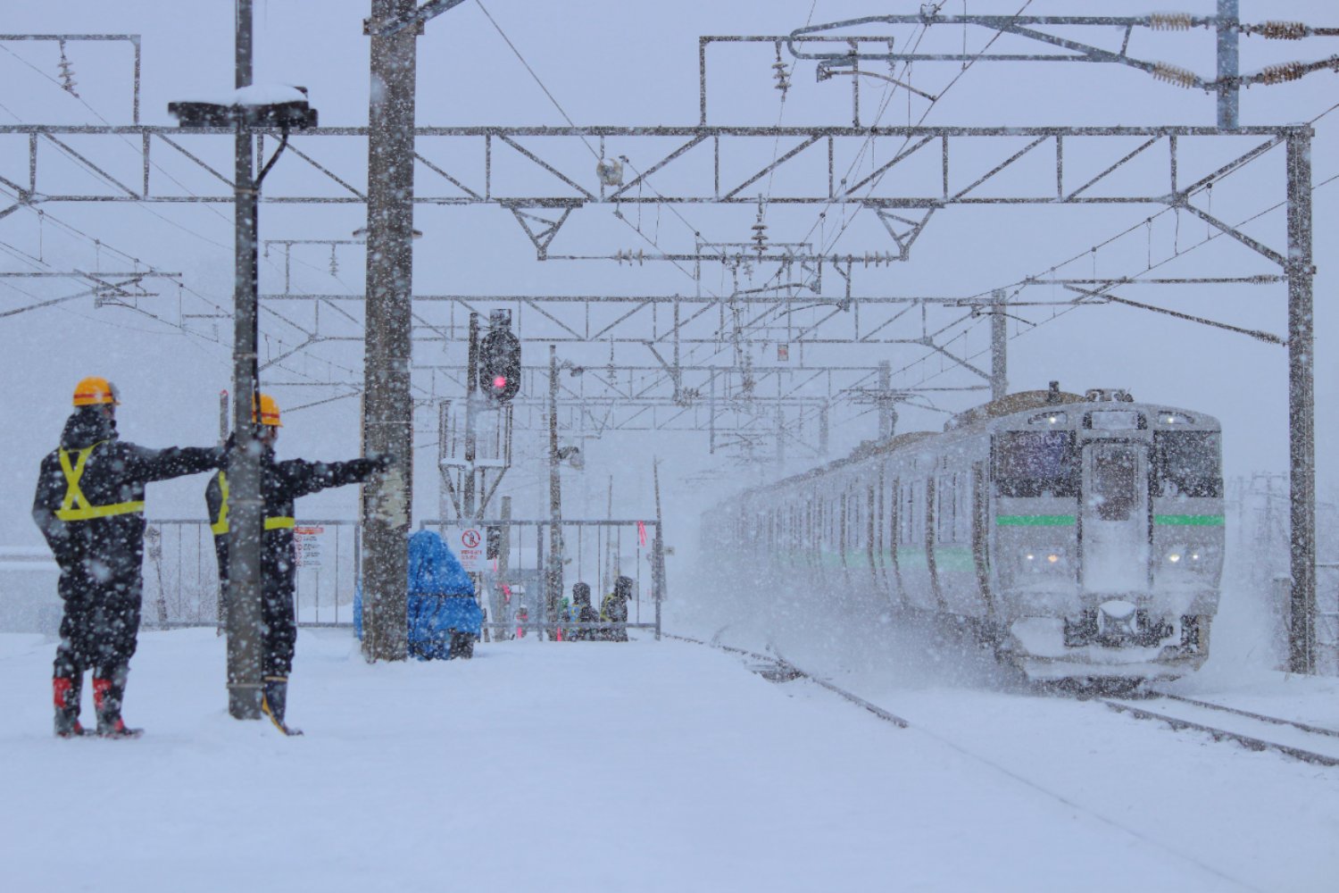 Una ventisca histórica paraliza Hokkaido: vientos de más de 100 km/h y nevadas récord en Japón