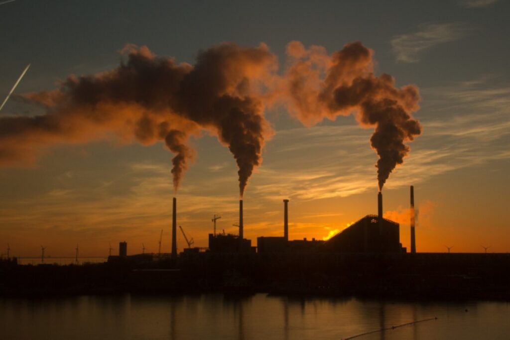 Diez años del Acuerdo de París: el mundo avanzó, pero no lo suficiente para frenar el calentamiento