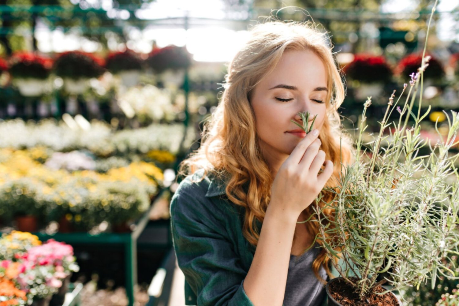 Así distingue el cerebro miles de olores: el papel clave de dos tipos de neuronas en el bulbo olfatorio