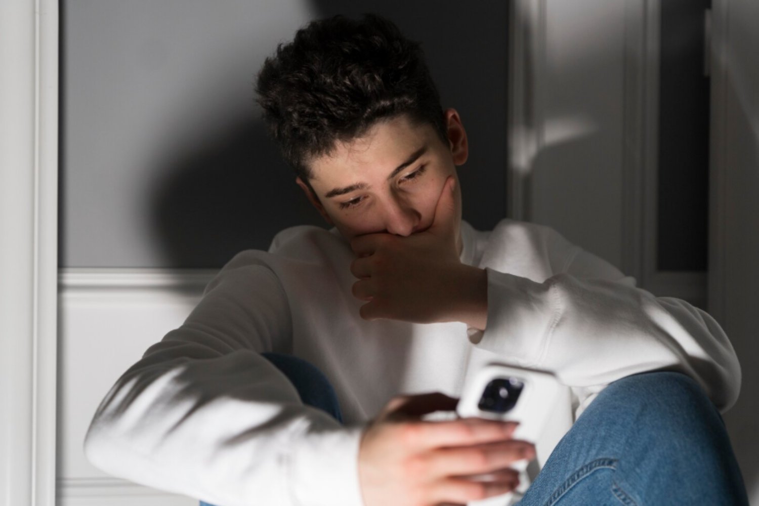 La paradoja de la Generación Z: hiperconectada, social… y más sola que nunca