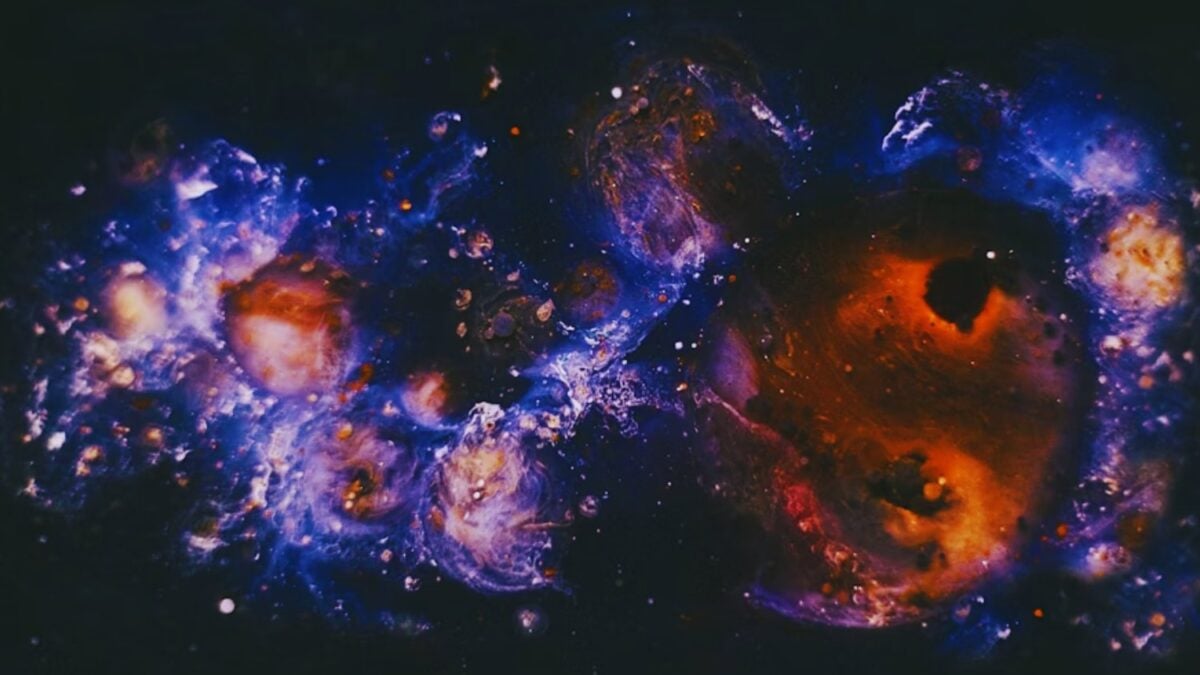 Definitivamente, nunca se había visto algo así en el universo cercano. Se observaron tres galaxias que están fusionándose al mismo tiempo en una sola danza gravitatoria