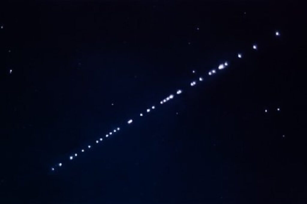 Este impresionante mapa interactivo permite ver la Tierra en 4K desde el espacio y seguir miles de satélites en tiempo real