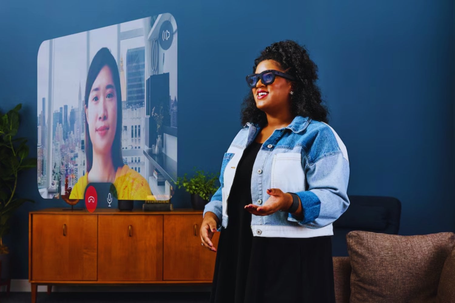 Mark Zuckerberg no lo vio venir y las Ray-Ban de Meta se lo dejaron claro. El éxito inesperado de sus gafas con pantalla está obligando a la compañía a cambiar de rumbo
