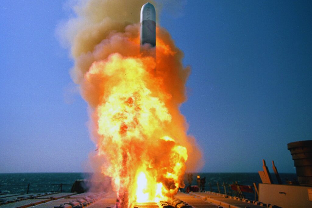 El misil que convirtió a barcos y submarinos en bases de ataque global. Así cambió el Tomahawk la guerra moderna desde el mar