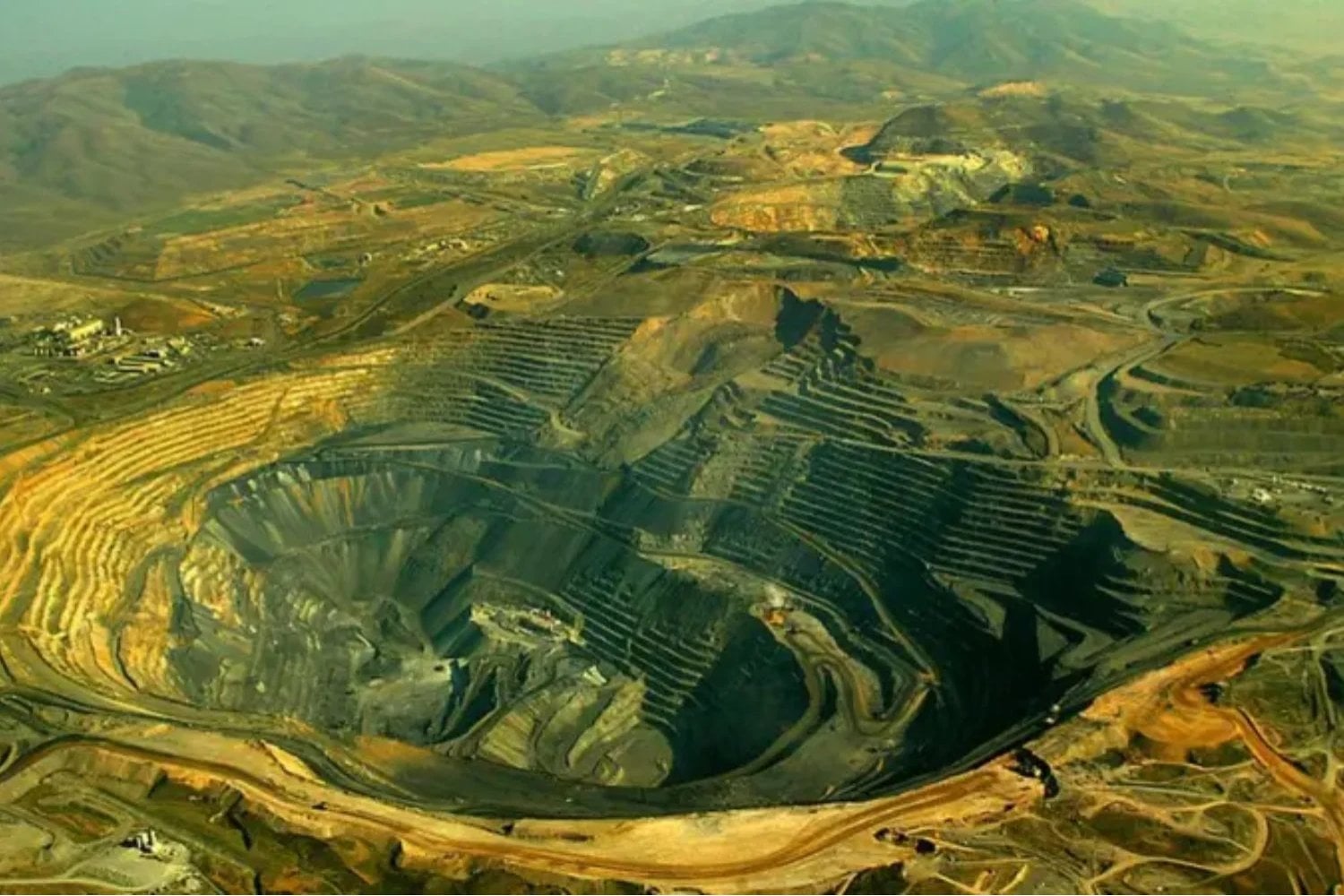 No es oro, pero vale tanto como él. El hallazgo oculto en las rocas radiactivas de Sudáfrica que podría cambiar el mapa del helio